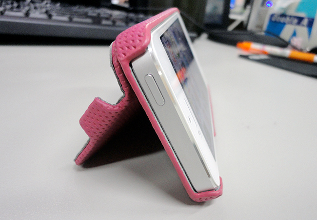 不滑手，更順手；可站立，更伶俐的 CCase Feather for iPhone 5 保護套 by Maggie