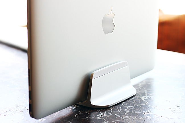 讓 MacBook 能悄然佇立的 Just Mobile AluBase by Jerry HSU