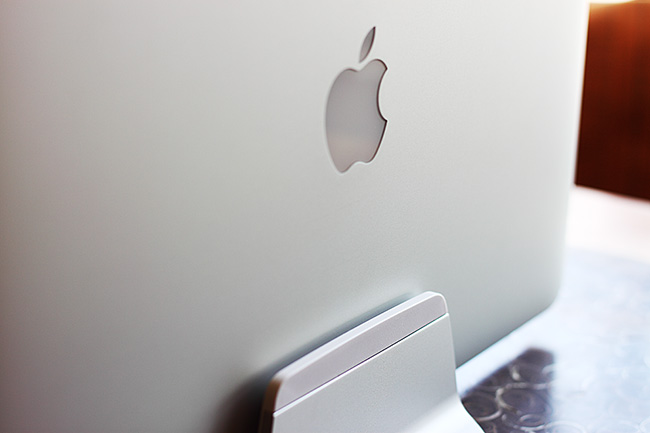 讓 MacBook 能悄然佇立的 Just Mobile AluBase by Jerry HSU