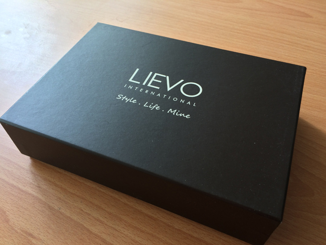 低調卻不失細節，奢華但依然實用 -- LIEVO SHOW 證件套